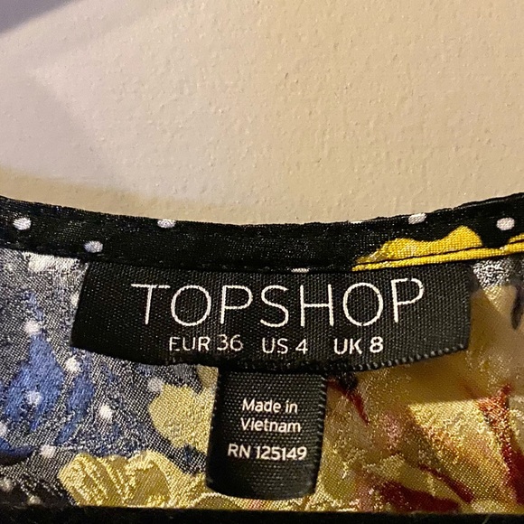 Top shop Satin-feel crop tie blouse with flare sleeves - Picture 2 of 3